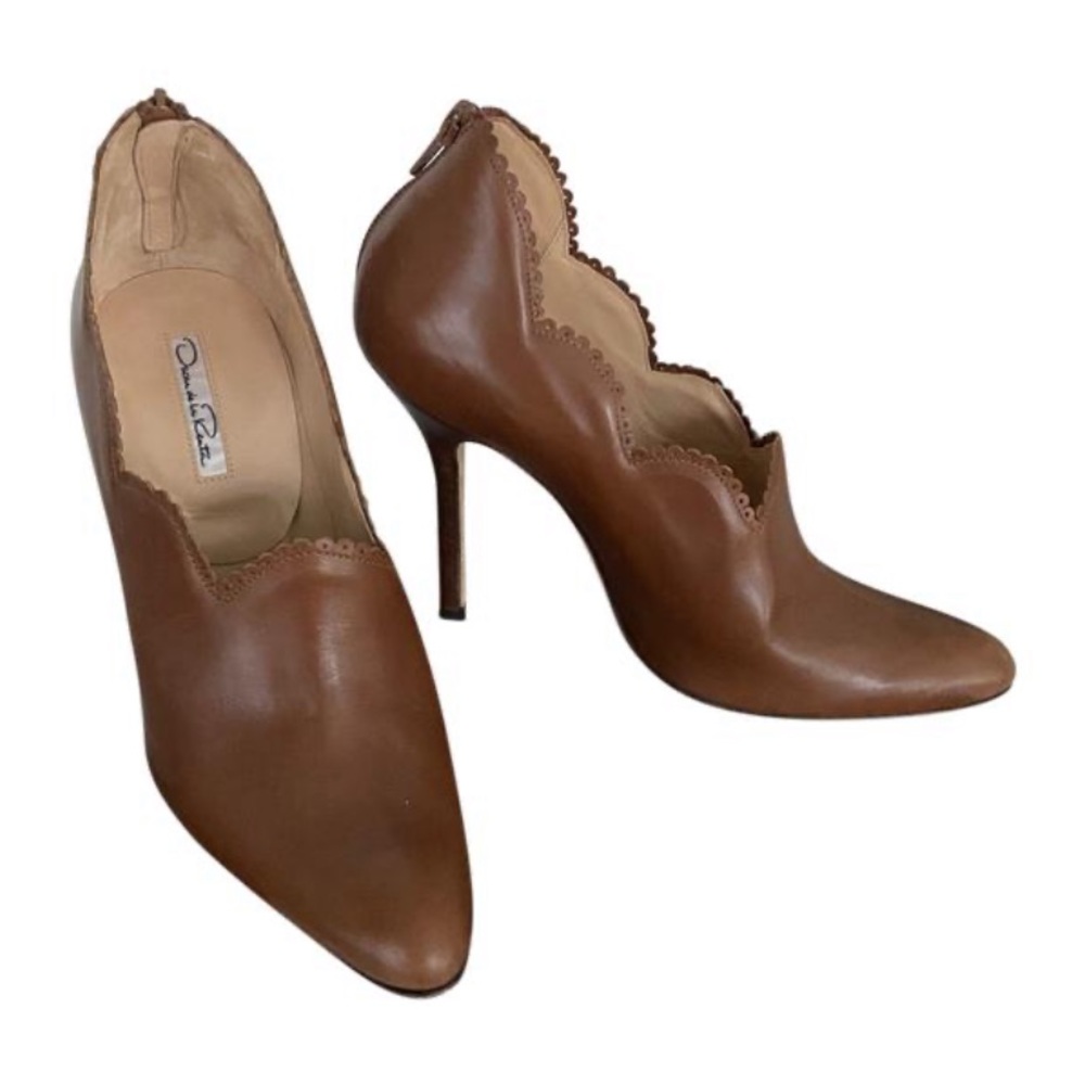 Oscar de la Renta scalloped heels